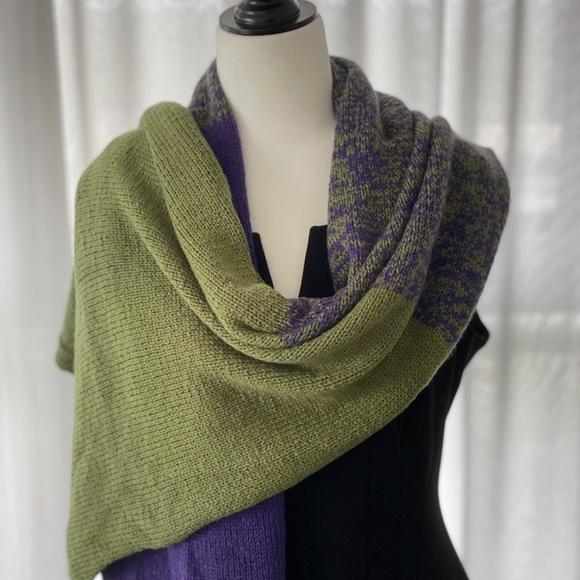 Hand knitted shawl - Picture 2 of 6